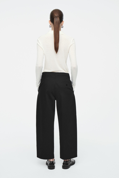 最終限定値下げCOS |Pleated Barrel-Leg Chinos COS + Pleated Barrel-Leg Chinos