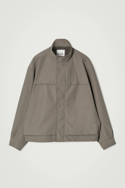 〈 COS 〉 TWILL UTILITY JACKET UTILITY BOMBER JACKET - MIDNIGHT | COS