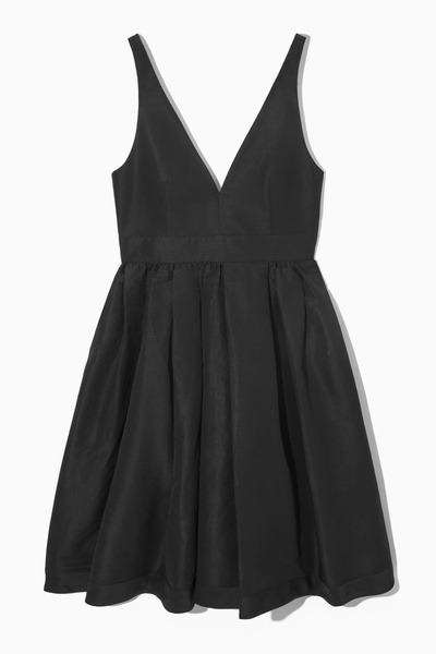 cos deep v neck dress V-NECK - BLACK Ruffled maxi Color:Dazzle POWER40 5.3.24 Mac Duggal - Light The COS dress collection