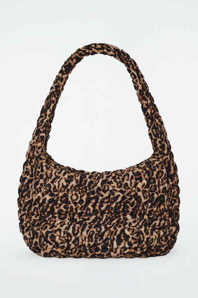 バッグ COS HIGH-SHINE SHOULDER BAG HIGH-SHINE SHOULDER BAG ハイシャインショルダーバッグ｜COS