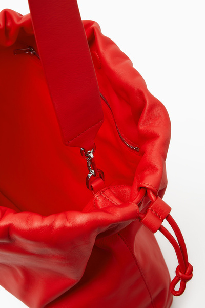 GERGIANA CLUTCH DAZ レッド タッセル付き GERGIANA CLUTCH DAZ レッド タッセル付き