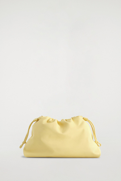 【送料&関税込】ChloAC Mustard Leather Kattie Clutch Chloé Mustard Leather Kattie Clutch from $1,155.00 - on Stylight