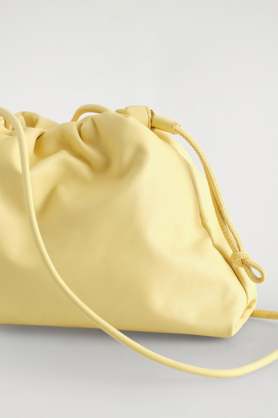 MINI CAVATELLI CLUTCH BAG - LEATHER - BUTTER YELLOW | COS