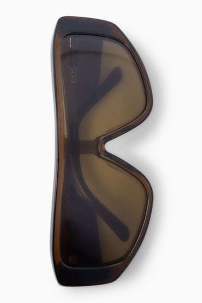 OVERSIZED SKI-STYLE GLASSES - SEPIA BROWN | COS AU display picture 3