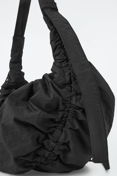 ショルダーバッグ・ポシェット COS Canopy Nylon Oversized Crossbody Bag Black CANOPY OVERSIZED CROSSBODY BAG - NYLON - BLACK | COS
