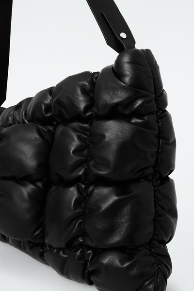 PILLOW OVERSIZED QUILTED CLUTCH BAG - LEATHER - BLACK | COS