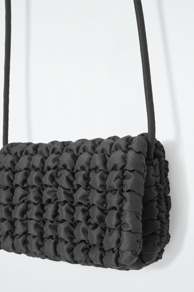 【COS】◆QUILTED CROSSBODY MESSENGER - GREEN◆1243112003◆ QUILTED CROSSBODY MESSENGER BAG - NYLON - GREEN | COS