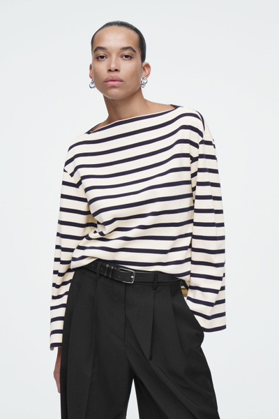 [CERRIC] STRIPE HEART BOAT NECK TOP ☆送料込☆ ☆IVE リズ 着用！！【CERRIC】 HEART BOAT NECK TOP / BLACK