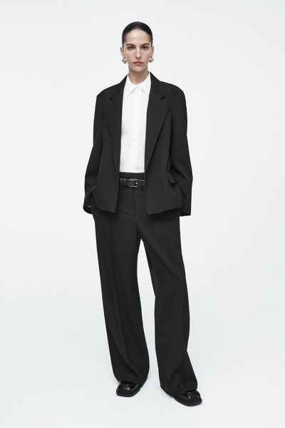 パンツ COS wide leg tailored twill trousers REGULAR WOOL-TWILL WIDE-LEG TROUSERS - BLACK | COS