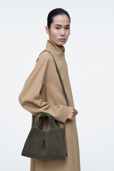 COS Alcoveトートバッグ ブラウン ALCOVE TOTE BAG - LEATHER - BROWN | COS