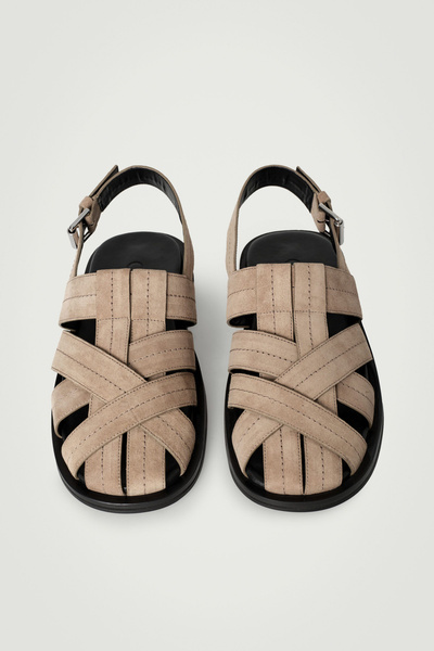 靴 cos suede sandals SUEDE FISHERMAN SANDALS - BROWN | COS