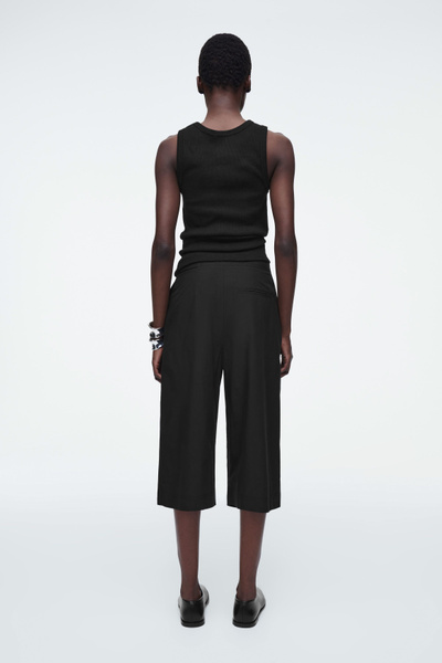 無料配送 ◆ RECTO ◆ WRAP LAYERS BANDING SHORTS BELTED WRAP-FRONT COTTON SHORTS - BLACK | COS
