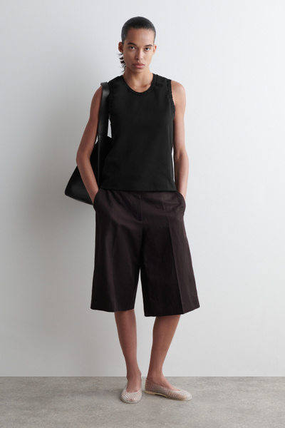 TANKAIR オフショルダー ブラック トップス(black) GATHERED COTTON TANK TOP - BLACK | COS