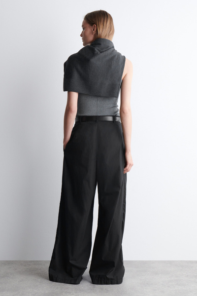 パンツ cos PLEATED WIDE-LEG COTTON TROUSERS PLEATED WIDE-LEG COTTON TROUSERS リラックスフィット プリーツ