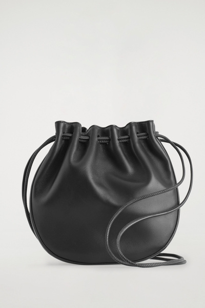 ◆OVHEE◆ Poe Bucket Bag Black P00000RS OVHEE】Poe Bucket Bag 2colors ☆送料・関税込☆大人気