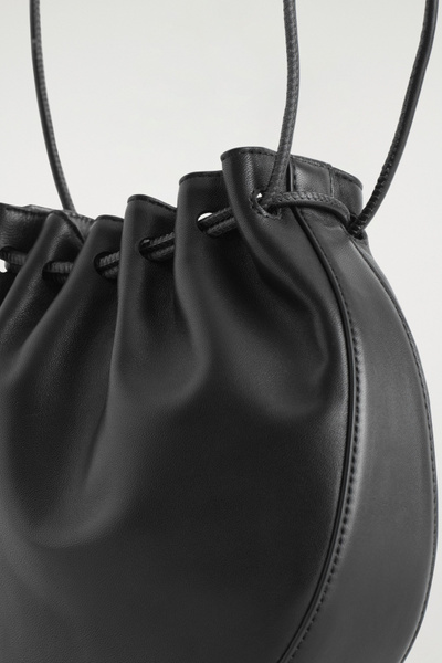 ★送料 関税込★COS★GATHERED LEATHER SHOULDER BAG★ cos-gathered-leather-shoulder-