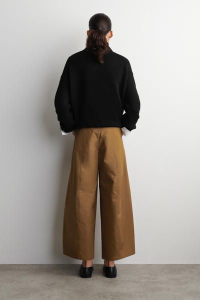 CROPPED BARREL-LEG COTTON PANTS - BROWN | COS US