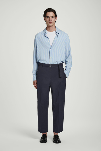 BELTED TAPERED COTTON PANTS - NAVY | COS