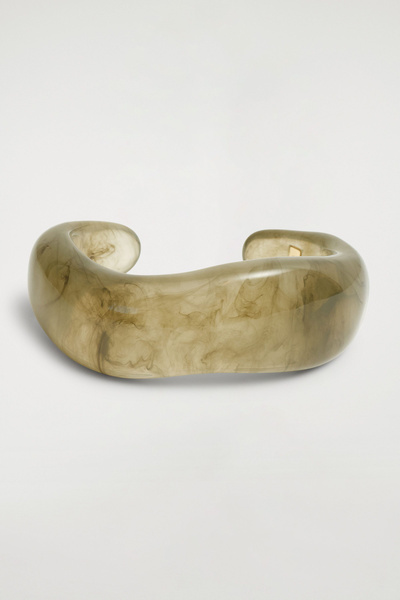 CHUNKY CURVED BANGLE - GRAY | COS