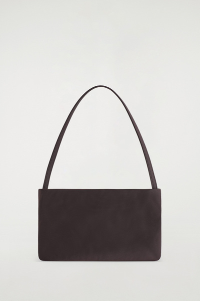 バッグ archive grunge nylon shoulder bag brown ARCHIVE SHOULDER BAG - NYLON - DARK BROWN | COS