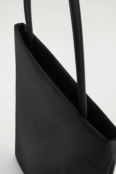 00’s archive nylon minimal hand bag ブラック ARCHIVE SHOULDER BAG - NYLON - BLACK | COS