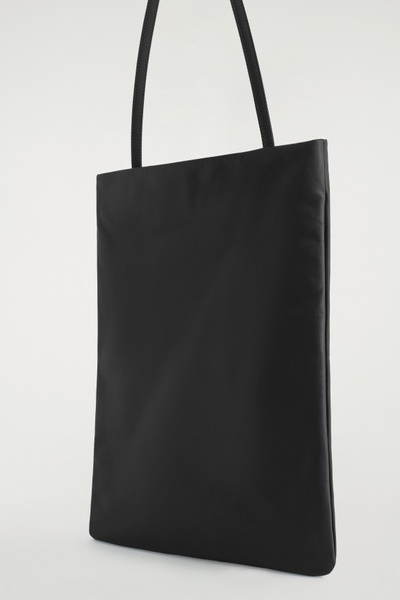 新製品情報も満載 TOTE ARCHIVE BAG COS | BLACK - NYLON バッグ