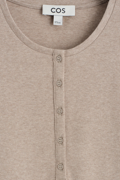LONG-SLEEVED HENLEY TOP - BEIGE MÉLANGE | COS