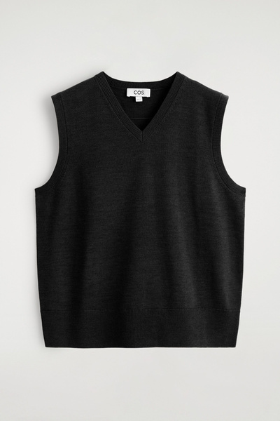 MERINO WOOL V-NECK VEST - BLACK | COS