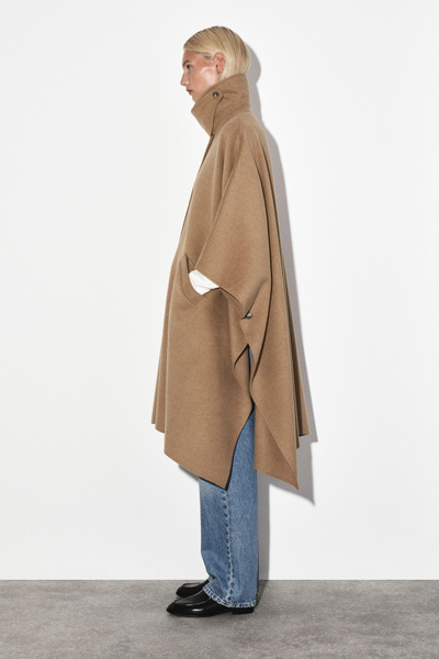 未使用　ella dot wool boa cape (ivory) 未使用 ella dot wool boa cape (ivory) White Cape Coat/jacket