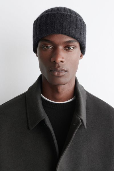 wagamama Cashmere Knit Cap ブラック CHUNKY RIBBED CASHMERE BEANIE - BLACK MÉLANGE | COS