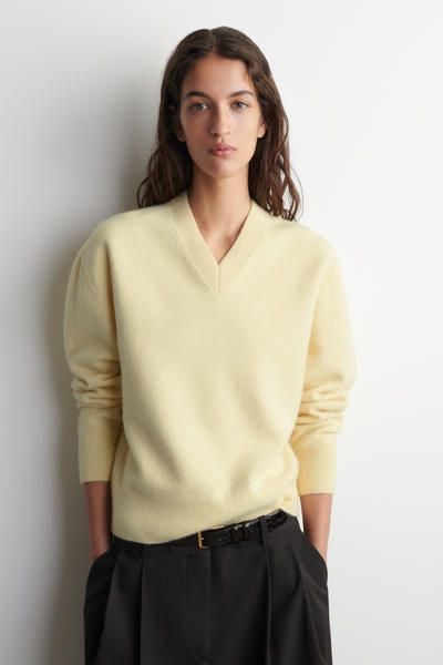 ROUNDED WOOL V-NECK SWEATER - BUTTER YELLOW | COS US