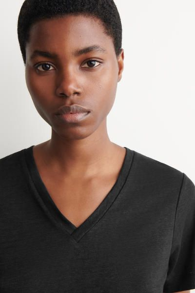 V-NECK LINEN T-SHIRT - BLACK | COS US