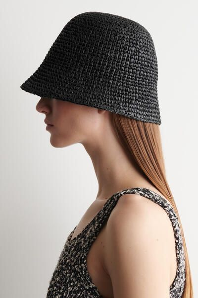 SCULPTED STRAW BUCKET HAT - BLACK | COS US display picture 3