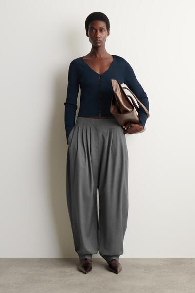 MINIMAL KNITTED V-NECK CARDIGAN - NAVY | COS CA