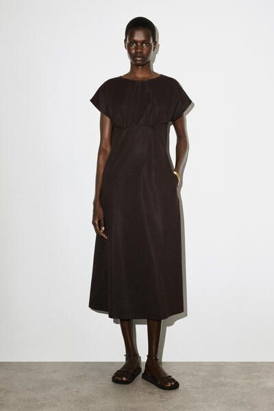 SCULPTED GATHERED JERSEY MIDI DRESS - BROWN | COS US