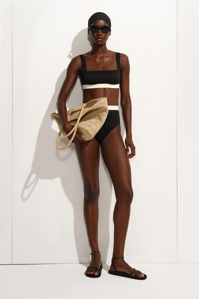 COLOR-BLOCK SCUBA BIKINI TOP - BLACK / CREAM | COS US